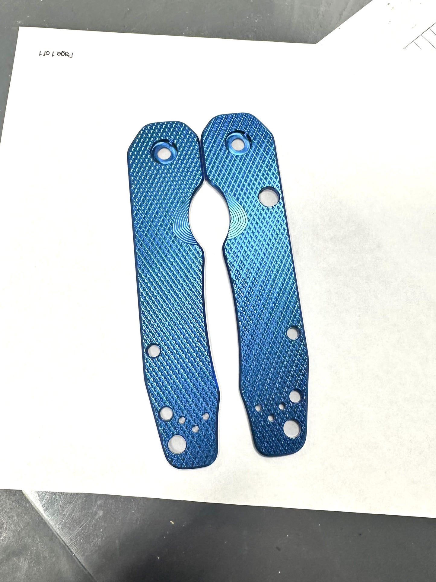 Spyderco Smock LARGE Pivot Titanium Featherweight Scale Sets