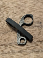 Load image into Gallery viewer, Spyderco Paramilitary 3 (PM3) Fat Carbon Backspacer